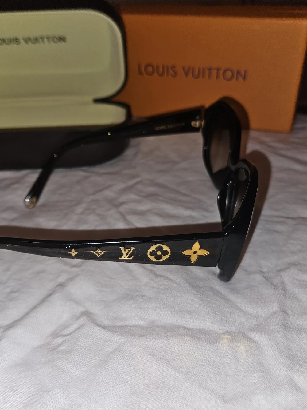 Louis Vuitton Black Round Sunglasses - Designer Women’s Accessories